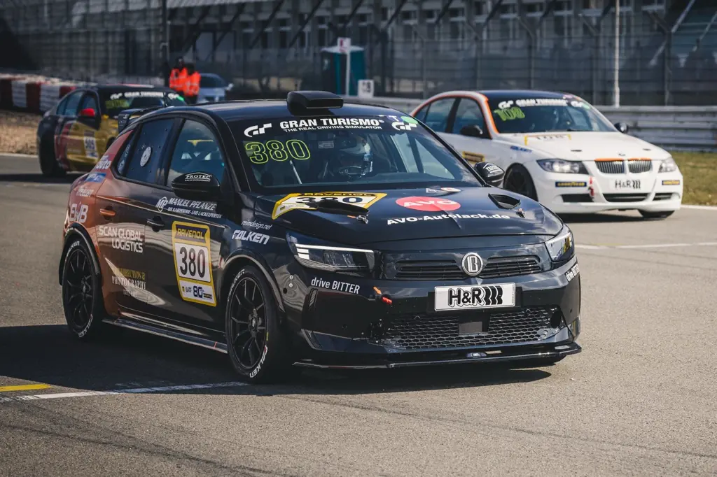 BITTER Corsa Startnummer 380 von Bitter Motorsport auf der Rennstrecke am Nürburgring während der NLS 2026.