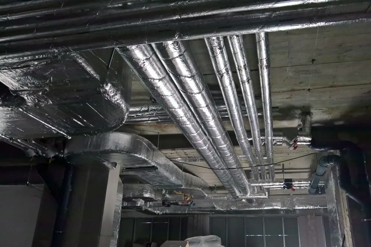 Die detaillierte Planung der Heizungsstränge optimiert die Wärmeverteilung und unterstützt nachhaltige Energieeinsparungen im Gebäude in Berlin.